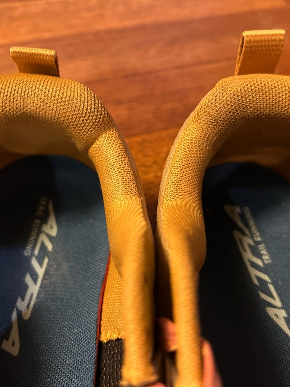 ALTRA Lone Peak 7 - M8/W9.5 Gold Trail Runner with Pink Laces & Sole - Picture 11 of 12